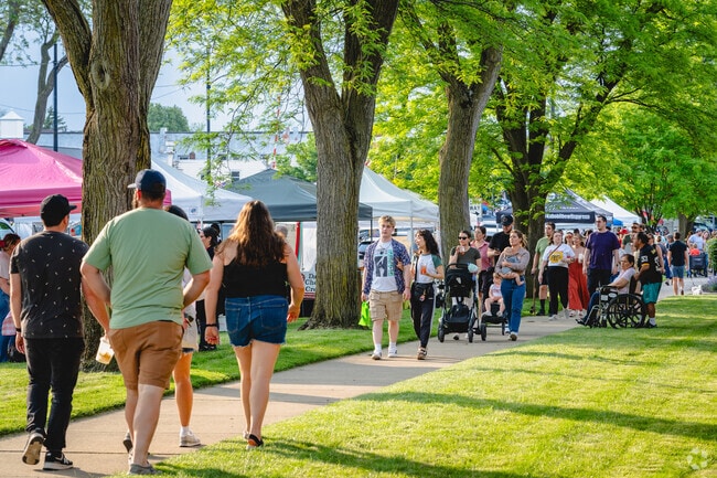 Come support local artist, bakers, farmers & greenhouses at the Perrysburg Farmers' Market.