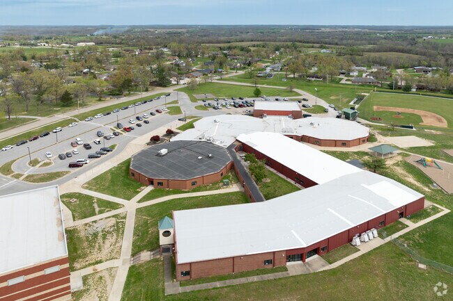 Perryville Elementary School focuses on core subjects like English.