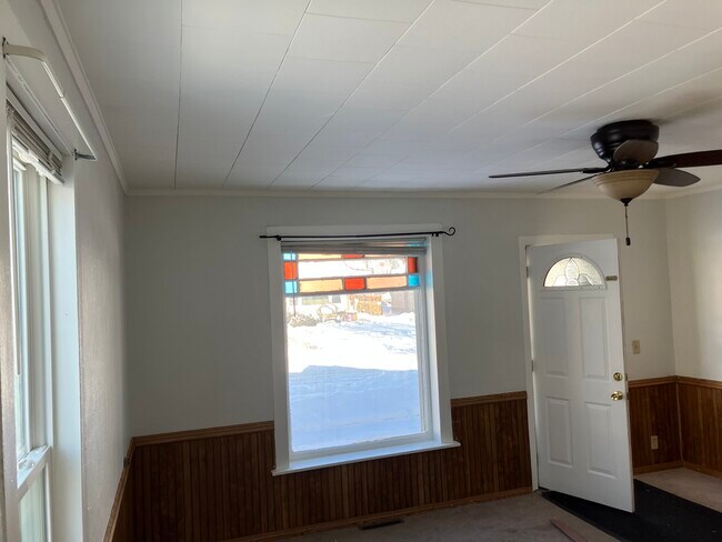 327 5th Ave unit APARTMENT 2, Baraboo, WI 53913 - photo 4