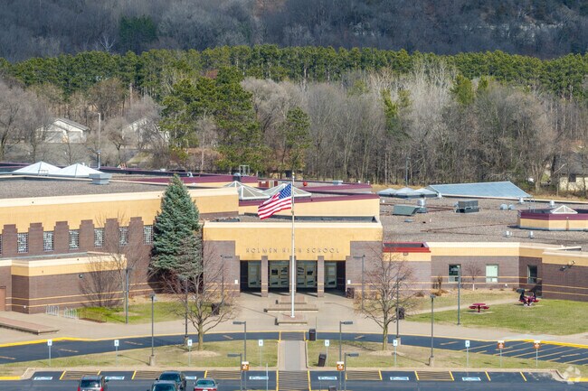 Holmen High School has a 14 to 1 student-teacher ratio.