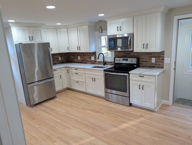 63 Buttles Rd unit Buttles Rd In-law, Granby, CT 06035 - photo 6