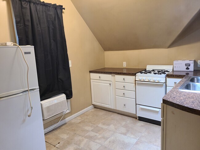 914 S Center St unit 3, Bloomington, IL 61701 - photo 4