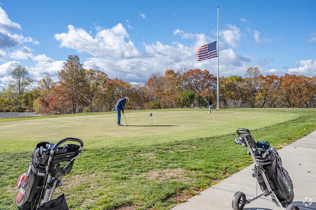 Western Hills Golf Course gives locals 18 holes on the neighborhood’s southwest edge.