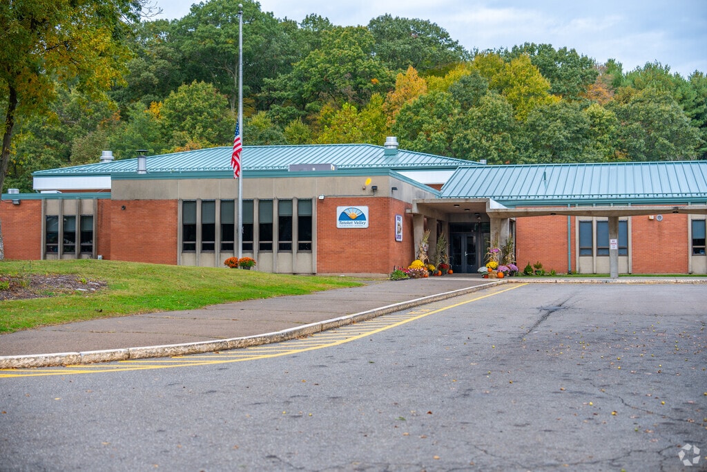 Tokotet Valley Elementary School in Branford serves students in grades 3rd through 5th.