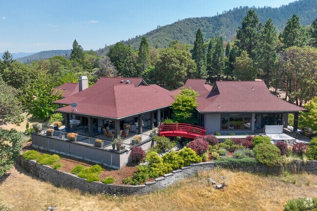 They're plenty of different styles of homes all over the University District.