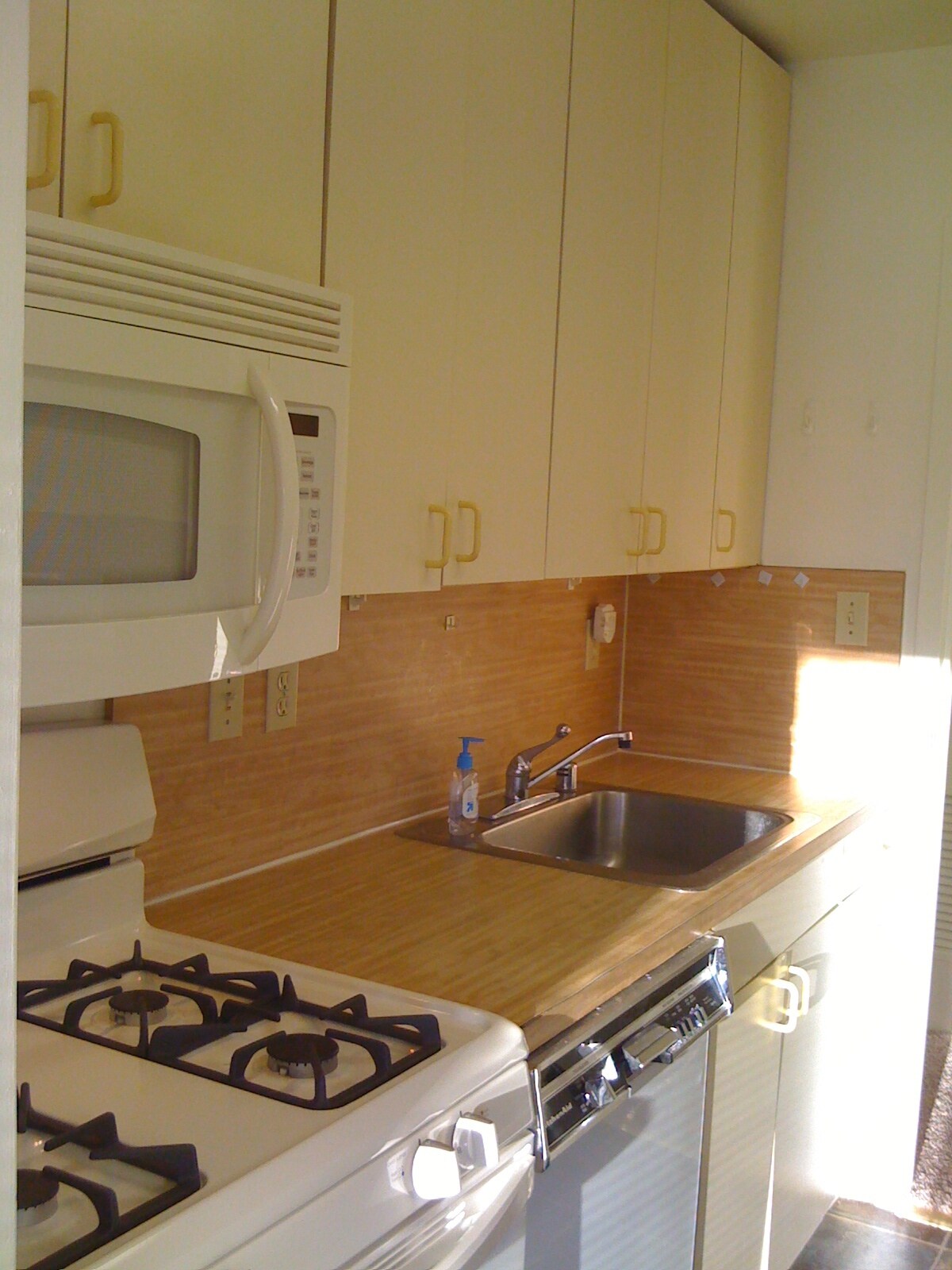 Woodlake Towers unit 520, Falls Church, VA 22044 - photo 1