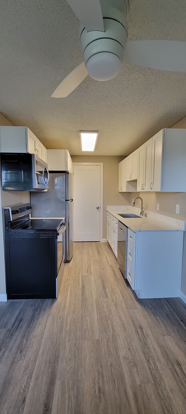 COURTYARD APTS-MUKILTEO, Mukilteo, WA 98275 - photo 2