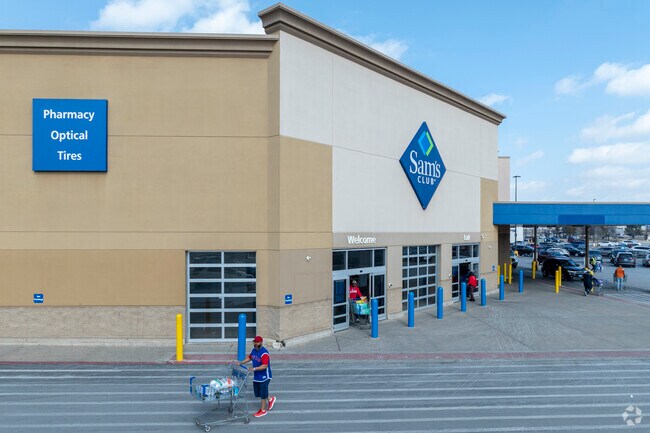 In Calumet CIty, there is a Sam's Club for those who prefer to shop in bulk.