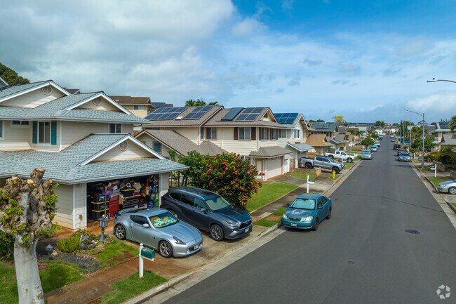 Single family homes are available in Waipahu.