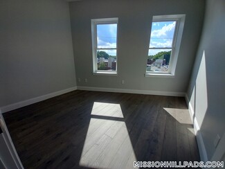 334 Warren St Unit 4, Boston, MA 02119