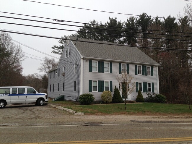 456 Mattakeesett St unit 3, Pembroke, MA 02359 - photo 2