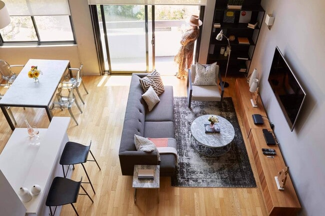 888 Hilgard  Furnished and Unfurnished, Los Angeles, CA 90024 - photo 3