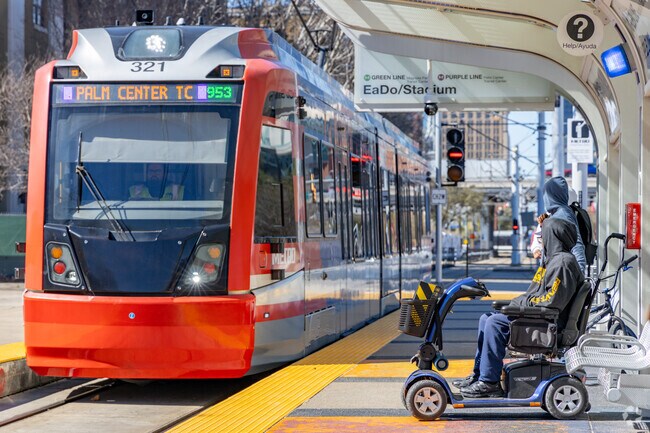 The METRO Light Rail gives East Downtown residents access to the top amenities in Houston.
