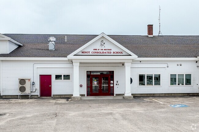Minot Consolidated School serves the local Minot community.