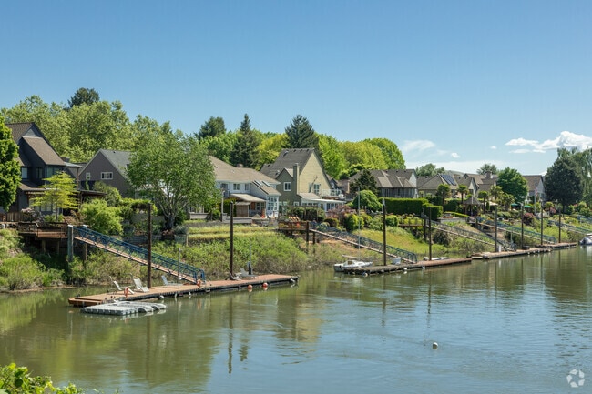 River front homes and docks on the Columbia River in the Hayden Island Neighborhood.