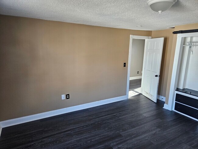 42 Clinton St unit 42 Clinton St.  2nd, Taunton, MA 02780 - photo 2