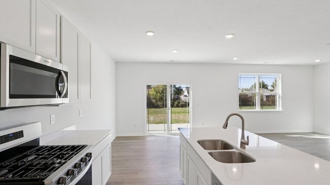 221 Ames Dr, Whiteland, IN 46184 - photo 3