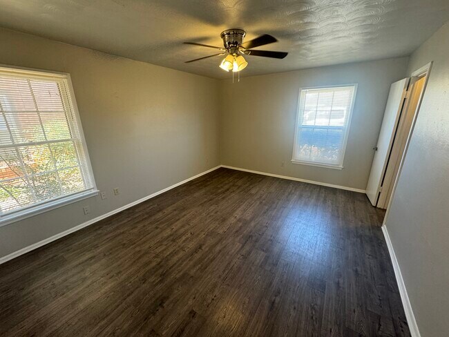 2103 49th St unit D, Lubbock, TX 79412 - photo 6