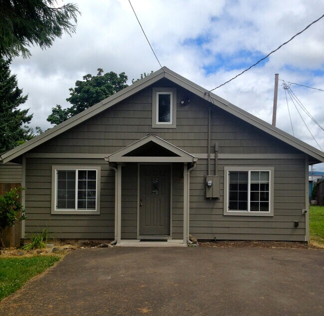 44 N 3rd St, Creswell, OR 97426 - photo 2