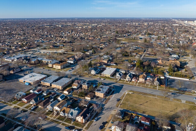 You can find many single family homes in Evergreen Park.