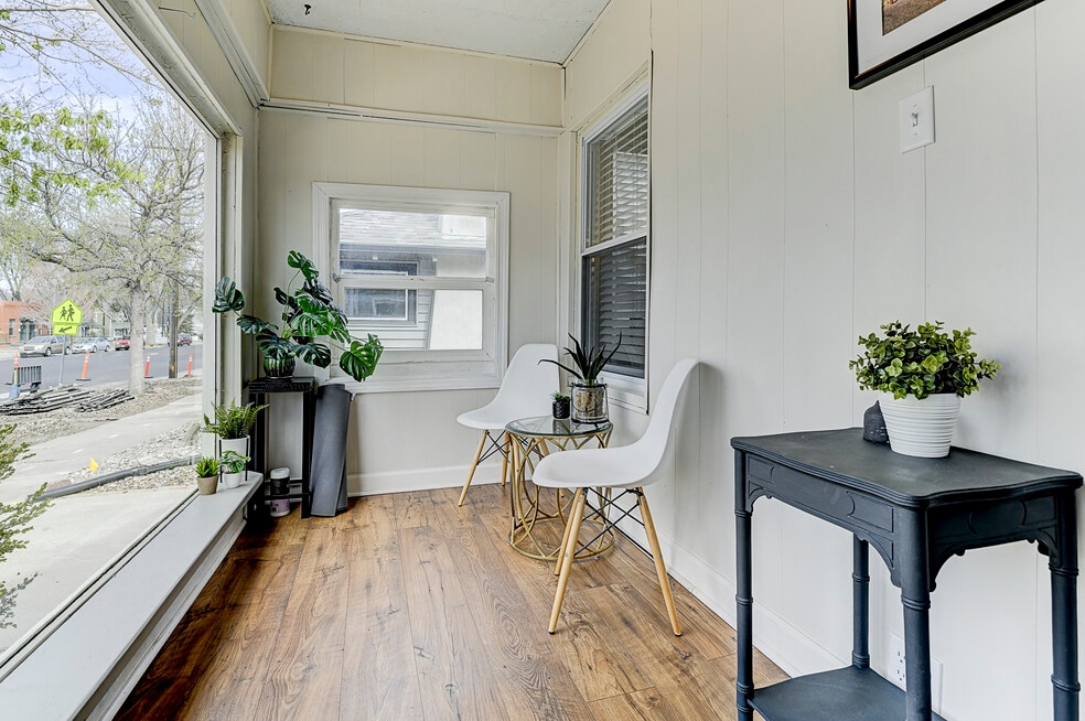 sunroom / entry