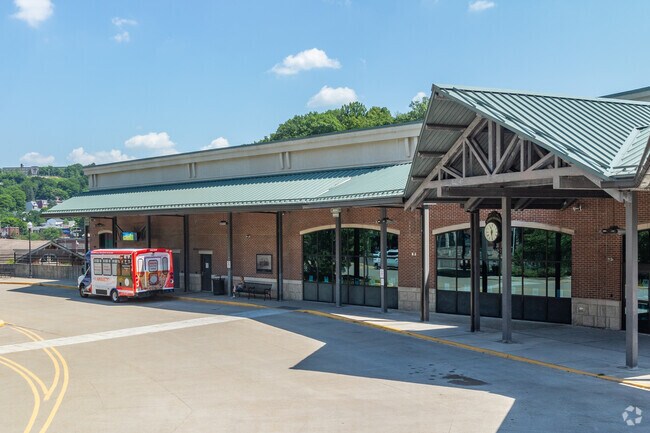 The Schuylkill Transportation SystemForest has buses that can transport Forest Hills residents.
