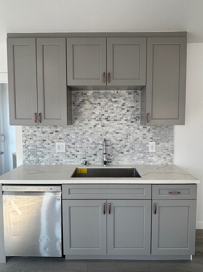 1956 1/2 Park Grove Ave, Los Angeles, CA 90007 - photo 5