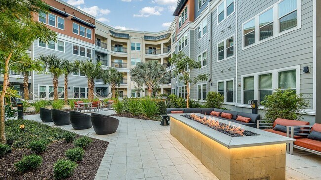 Grady Square, Tampa, FL 33607 - photo 2