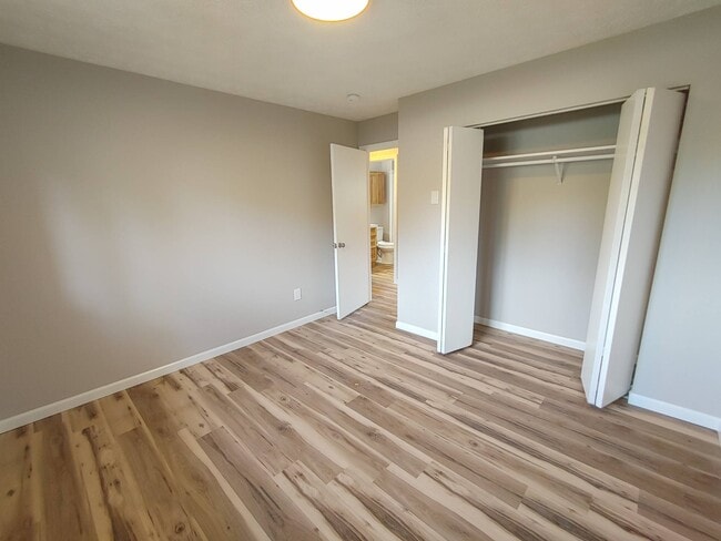 566 N Bailey St, Palmer, AK 99645 - photo 7