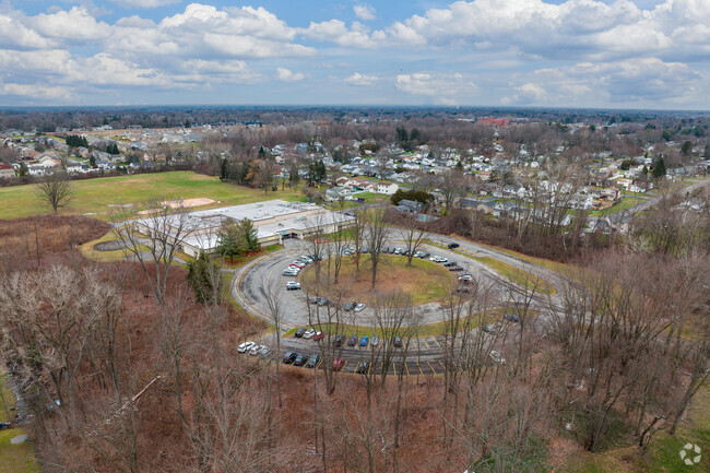 Donlin Drive Elementary has 451 students in grades K-6 with a student-teacher ratio of 14 to 1.