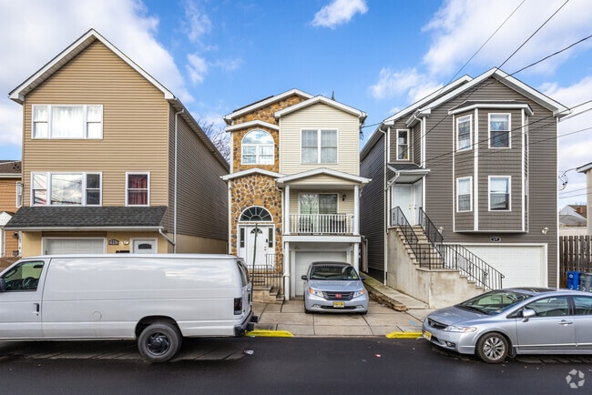 Though Downtown Paterson is mostly commercial, some single-family homes can be found.
