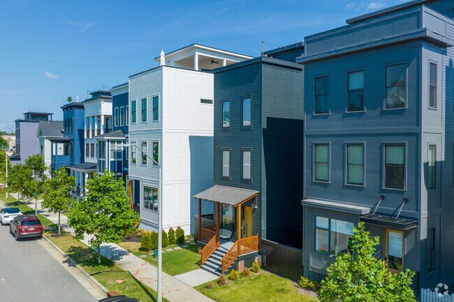 Caraleigh Commons hosts newly built, modernist homes.