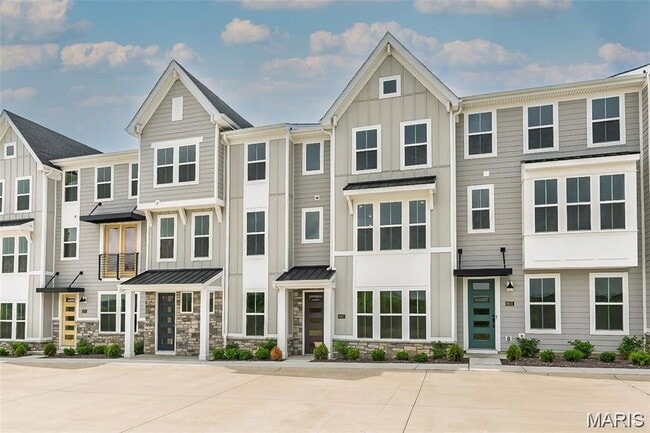 8927 E Gateway Heights, St. Louis, MO 63144 - photo 3