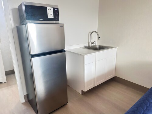 4645 N Socrum Loop Rd unit King Studio Renovate, Lakeland, FL 33809 - photo 2