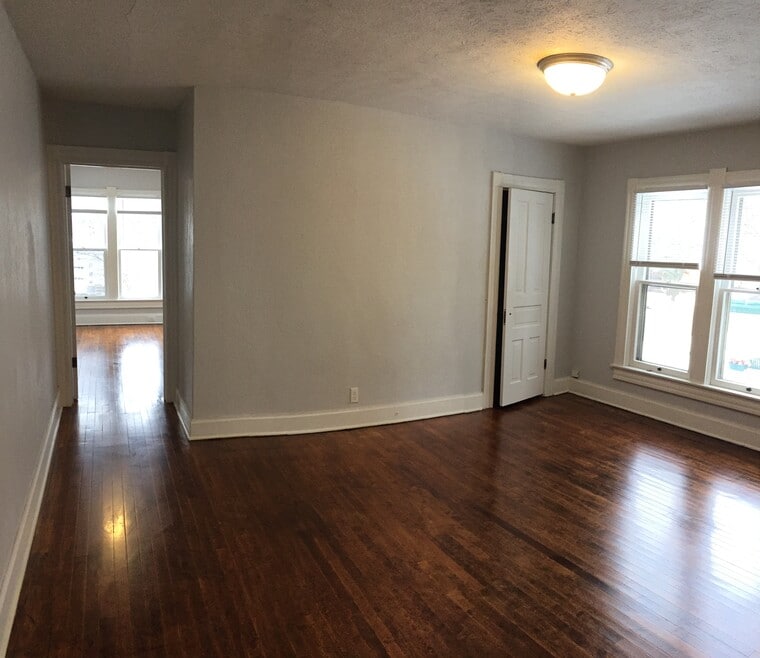 Living Area/Dining