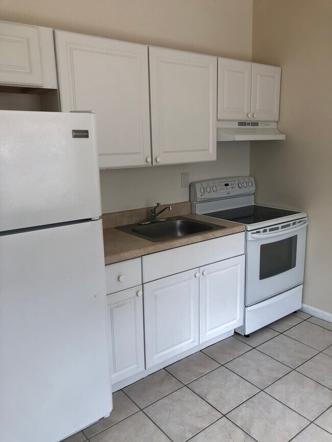 9245 A Overlook Dr unit 9245A Overlook Dr., Temple Terrace, FL 33617 - photo 5