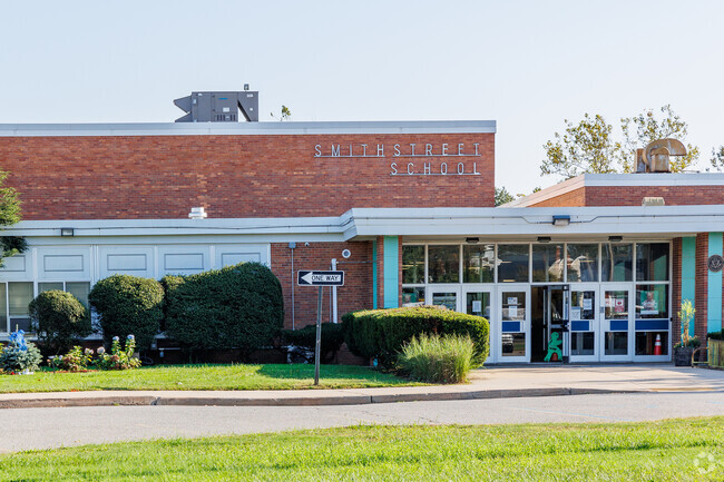 Smith Street Elementary School, Rankings & Reviews - Homes.com