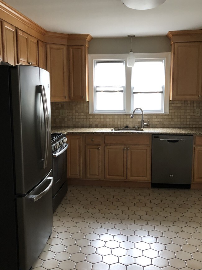 6316 Main St, Trumbull, CT 06611