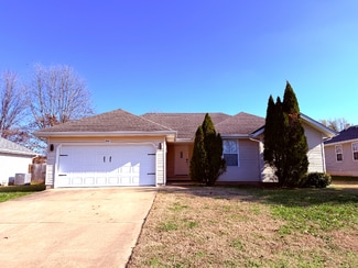 1630 S Burks Ave, Springfield, MO 65807
