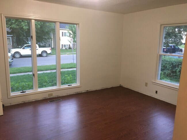 2103 Olive St, Cedar Falls, IA 50613 - photo 4