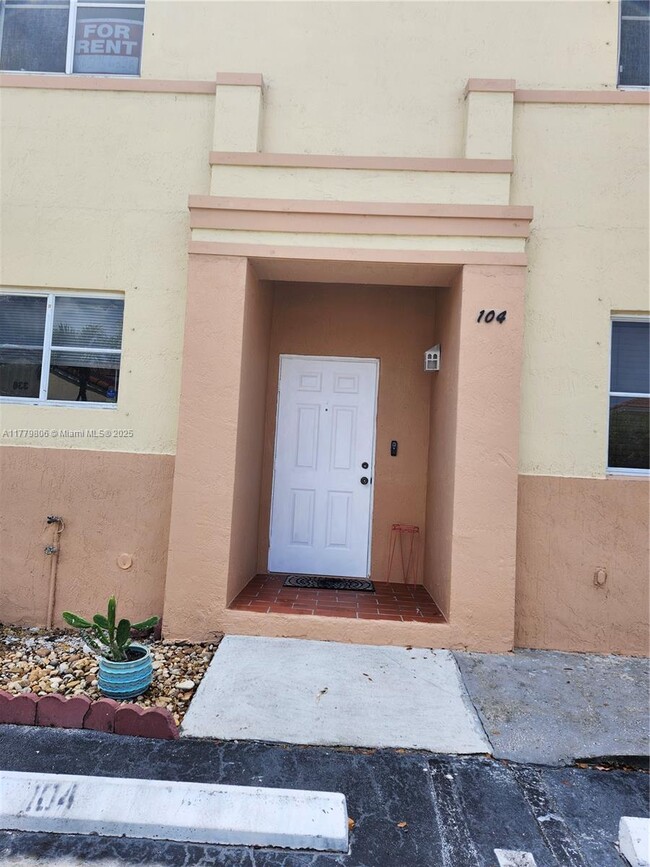 312 NW 114th Ave, Miami, FL 33172