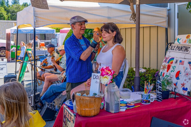 Felton Farmers Market offers family-friendly activities on weekends.