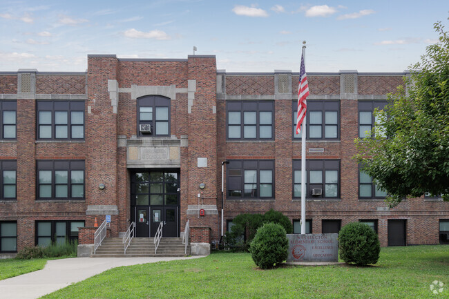 Washington Elementary School serves students from grades K-5.