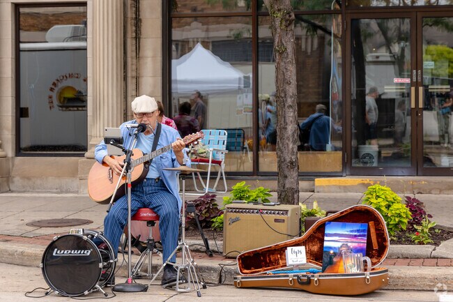 Join the excitement at the Oshkosh Farmers Market with weekly live music.