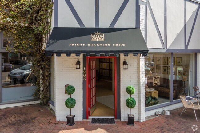 The front of Prints Charming in English Village.