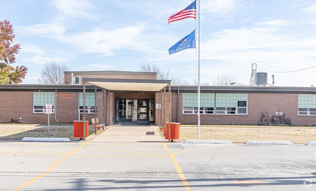 Young residents of Willow View get off to a great start at nearby Lexington Elementary.