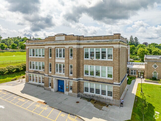 Edmunds Elementary School in Burlington serves grades Pre-k through 5.
