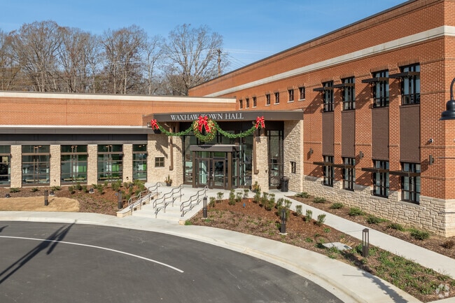 A brand-new Waxhaw town hall just officially opened to the public.