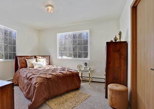 Yorkshire Lane Apartments in Manitowoc, WI, Manitowoc, WI 54220 - photo 4