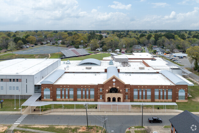 Minden High School has a 20:1 student to teacher ratio.
